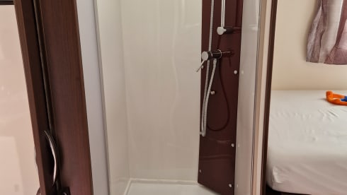 Benimar Cocoon – Beautiful, luxurious 4/5 pers Camper with bicycle carrier