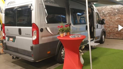 Pössl road cruiser from 2017 with longitudinal beds