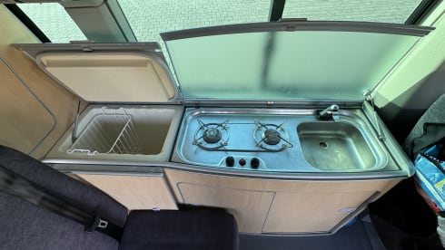 bear hunter – 4p Volkswagen California T5 bus 