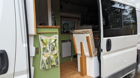 Reggie – 2 berth Peugeot bus from 2016