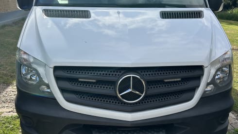 Bes – 2-seater Mercedes-Benz bus from 2017