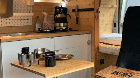 Leah – Beautifully converted wooden interior camper 