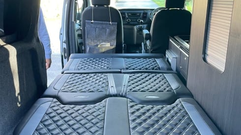 Charlie Van Dan – 4 berth Ford campervan from 2018