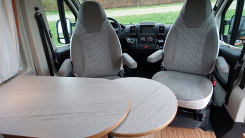 Oranje Boven – Pössl Camperbus 2 Win R Plus from 2019 with 163 HP and Euro6