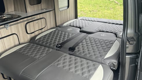 Camper van Dijk – 4 berth Volkswagen Transporter Pop Top Camper