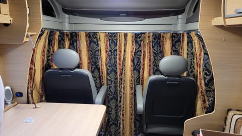 on tour – 4p Renault semi-integrated from 2006