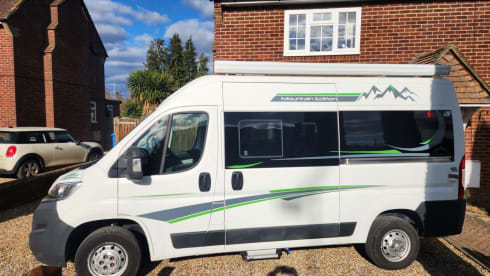 Lizzy – Sleeps 2 and has a loo, the tardis of campers