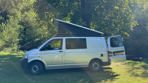2p Volkswagen campervan uit 2006