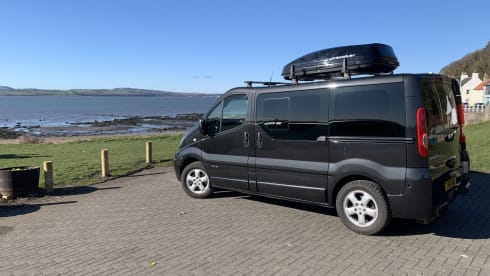 VangelaCampervan – 2 berth Renault Trafic auto campervan close to Edinburgh Airport 