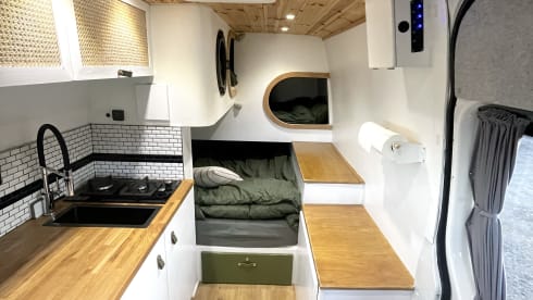 Vanessa – 5 berth Family Van