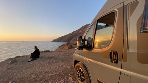 Cocolishi Camper – New bus camper for up to 4 people in Spain