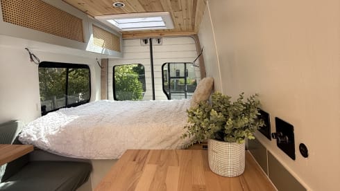 Sandy – Sandy The 3 Berth Cosy Campervan