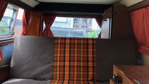Orange  – Hip Orange retro Volkswagen T-2 Camper