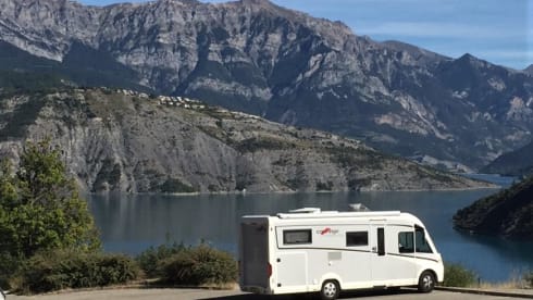 Camper Evenement – Carthago Compactline 143 Integrated
