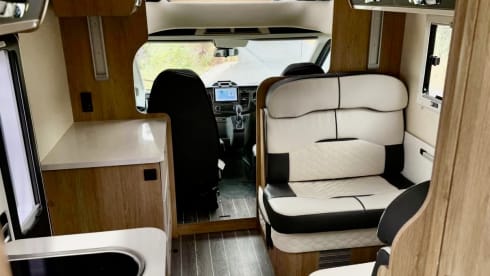 Autocarro semi-integrato Ford a 6 posti letto dal 2022
