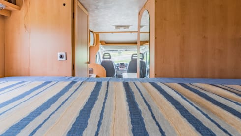 Neat 3-person camper, XXL garage, reversing camera, air conditioning