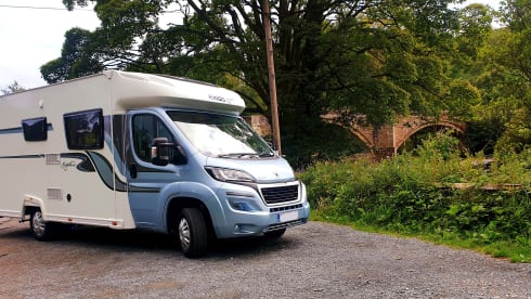Wunderschönes, modernes, stilvolles 4-Bett-Wohnmobil zum Mieten!
