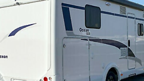 CAMPER – Camper Semintegrale con Letto nautico