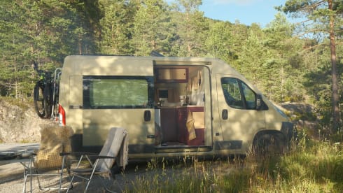 Camper Moos – Atmospheric, completely off-grid self-build camper van 