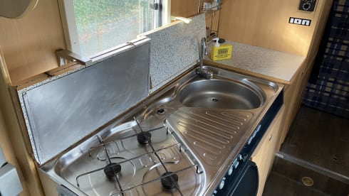 Bessie – Cosy, solid camper