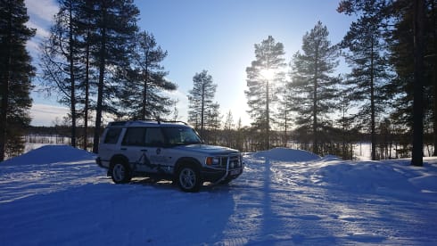 Disco II – Land Rover Discovery met rooftop tent uit 2002