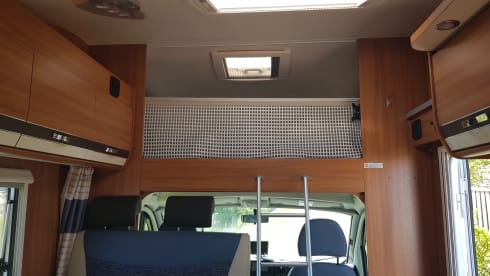 Zeer LUXE 6 pers. Camper met Airco en XL Garage BJ 2013