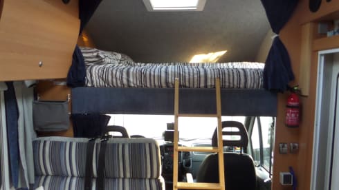 Compact family camper with bunk bed