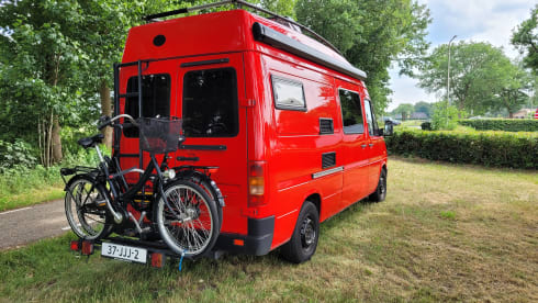 Big Red – 4p Volkswagen bus from 1999