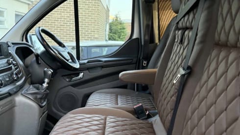 Val’s Northern Voyager – Camping-car Ford 4 places à partir de 2019