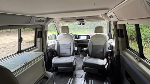 Mantel – 4-seater Volkswagen bus from 2025