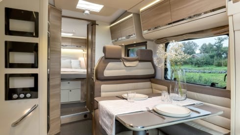 Luxe ruime Adria camper  – Luxurious Spacious Adria camper 