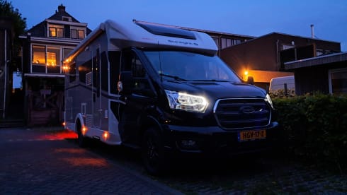 Nieuwe, ruime en complete camper voor 4 personen