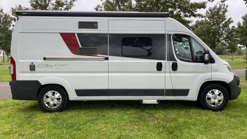Luxurious and sustainable bus camper (automatic) with light interior and many extras
