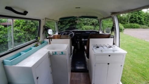 Comigo – Vintage Volkswagen Vacation Bus