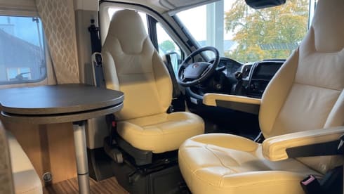 Carthago Malibu 640 LE Coupé First Class Two Rooms - Year 2024