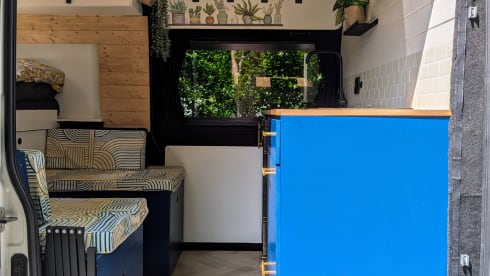 Charles – 2p BUS CAMPER für Abenteuer