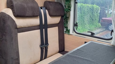 Road Camp – Neat "Feel Free" Pössl camper van from 2018