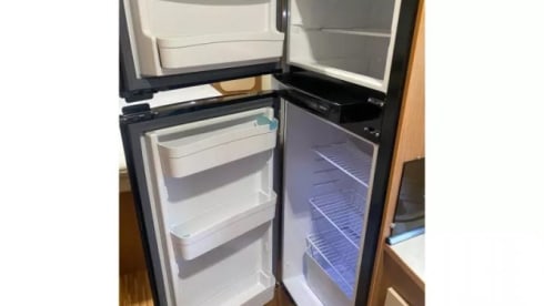Voyager – impeccable 4p semi-integrated camper from 2017