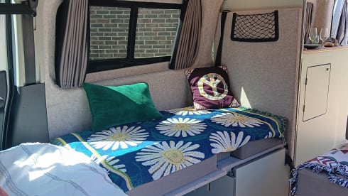 DUSTY – FORD TRANSIT CUSTOM HIGH TOP - UP TO 5 BERTH