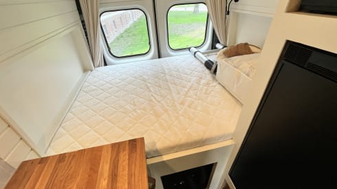 JOEY – 2-seater Peugeot bus from 2019