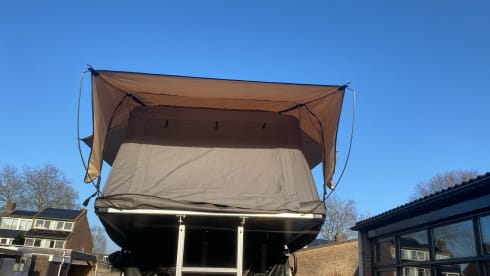 Avontuurlijke Defender 90 Land Rover met dak tent 2 persoons