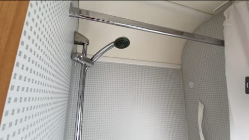 Bertie – compact Knaus motorhome, sleeps 4