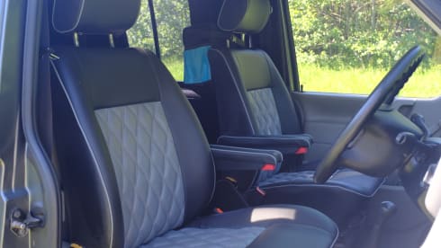 2 berth VW T4 Campervan - *Insurance Included* - 3 miles from INESS AIRPORT