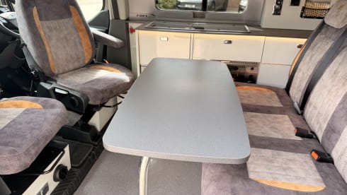 Blondie – 4 berth Ford campervan from 2022