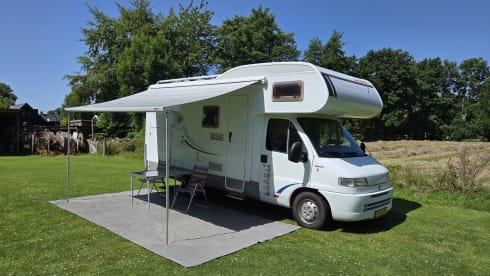 Fietje – Super leuke en nette Alkoof camper