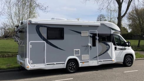 Geniet van ‘Camper Exclusief’ 💃🏻 – Super cool Camper CHAUSSON with Queen size bed.