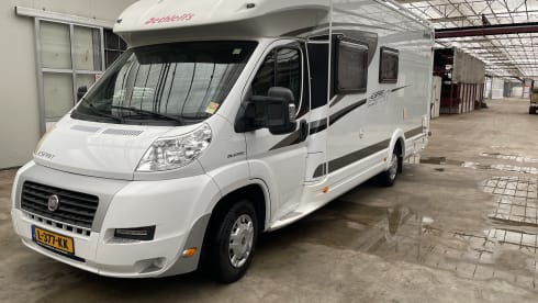 Onze camper is ook gedurende de bouwvak vakantie 2026 beschikbaar voor verhuur – 4p Dethleffs Esprit 7090 semi-integrated