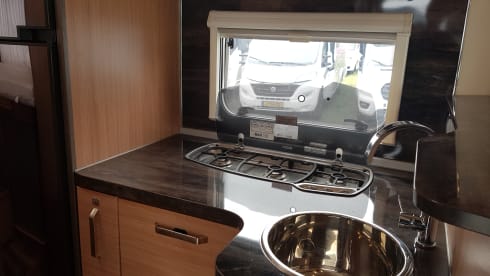Knaus sky wave 700 MEG