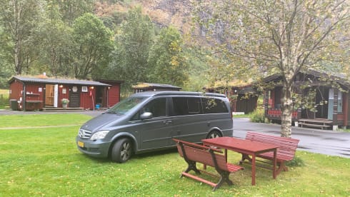 4p Mercedes-Benz campervan uit 2010