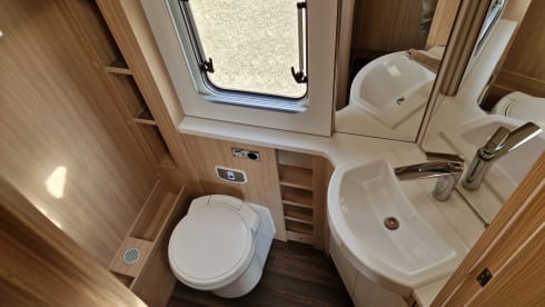 zonnige vakantie !! – 4p Bürstner semi-integrated from 2019